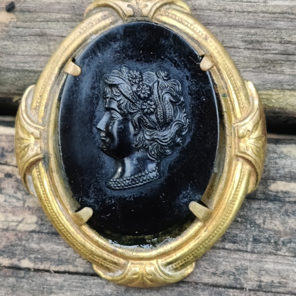 Antique Mourning? Cameo Brooch - Picture 5 of 8